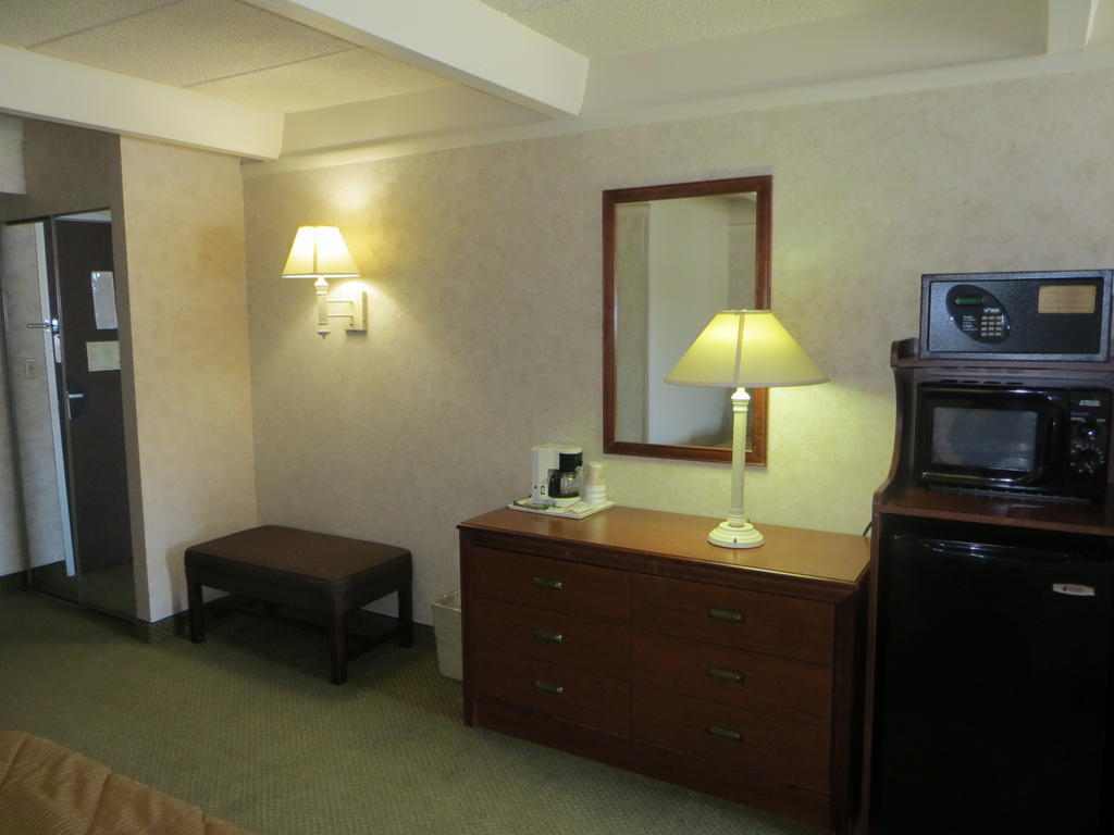 Rodeway Inn Skokie Room photo