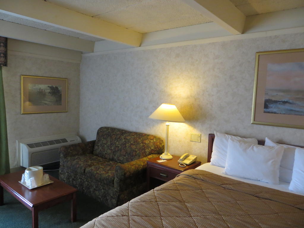 Rodeway Inn Skokie Room photo