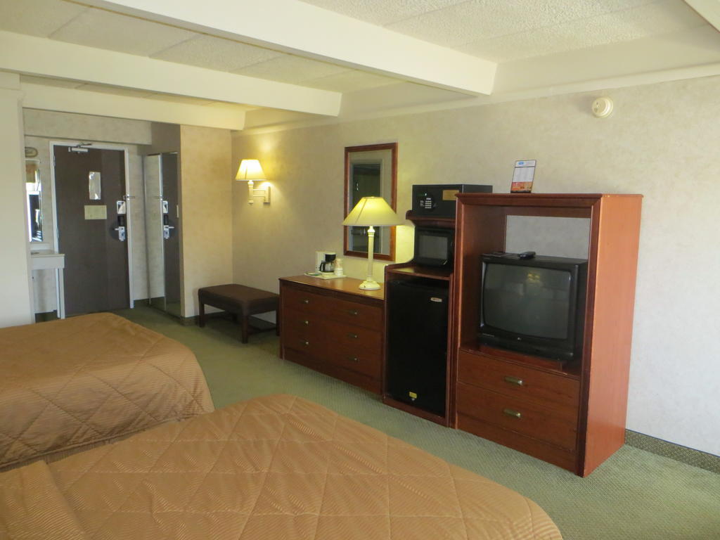 Rodeway Inn Skokie Room photo