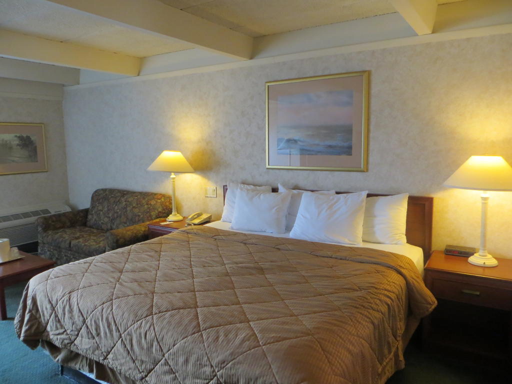 Rodeway Inn Skokie Room photo