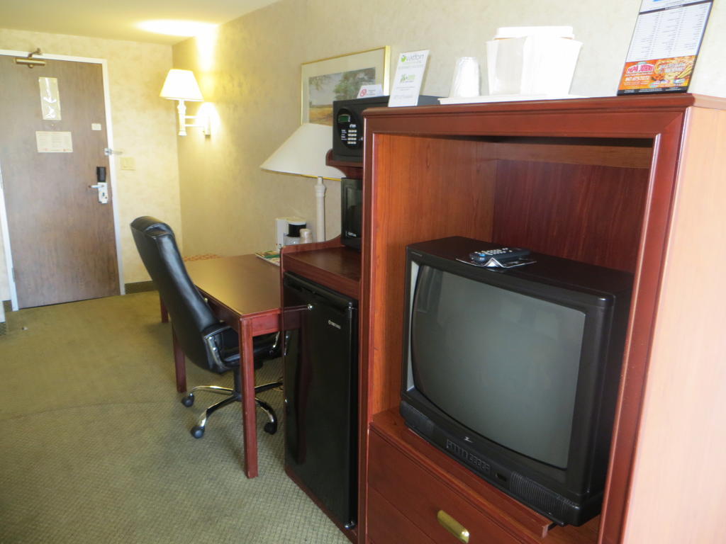 Rodeway Inn Skokie Room photo
